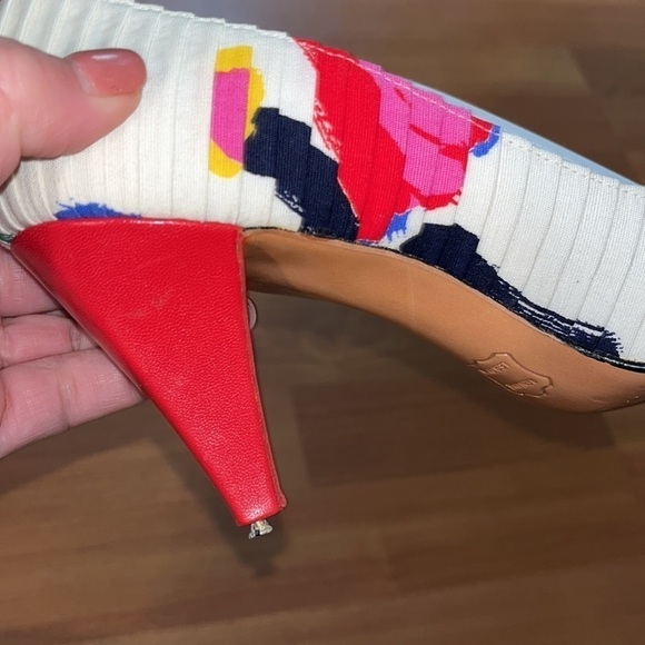 Jack Rogers white satin pumps with multicolored design and red heels Size 7.5 - Picture 9 of 10